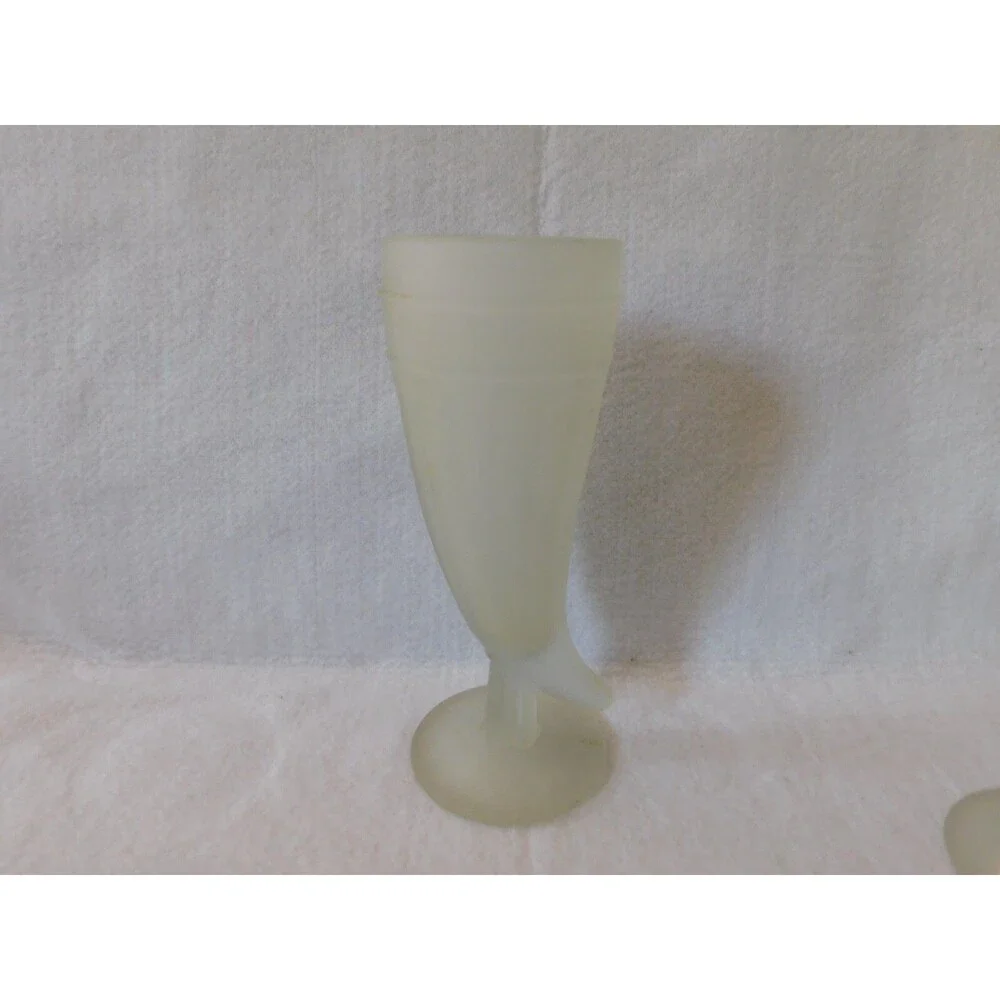 Vintage Tiara Indiana Glass Powder Horn Cornucopia Pilsner 10 oz Frosted